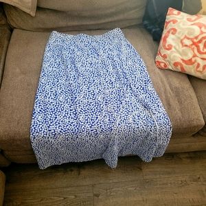 Light skirt with slit down the side